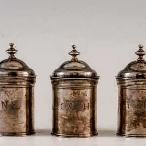 vasetti per oli santi